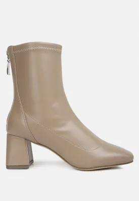 Hera Runaway Classic Ankle Boots